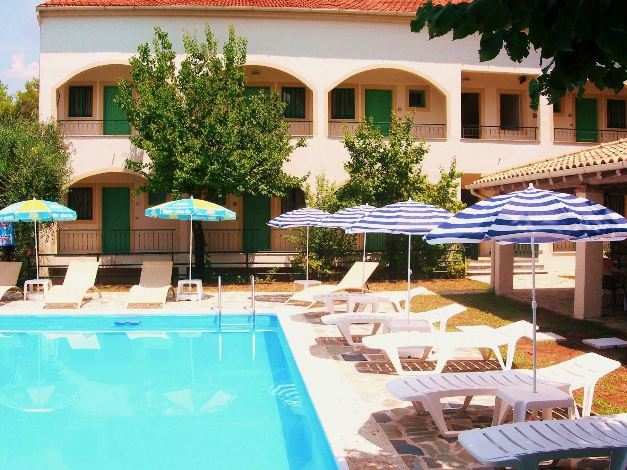 Villa Karmar Hotel Apartments Dassia  Exteriör bild